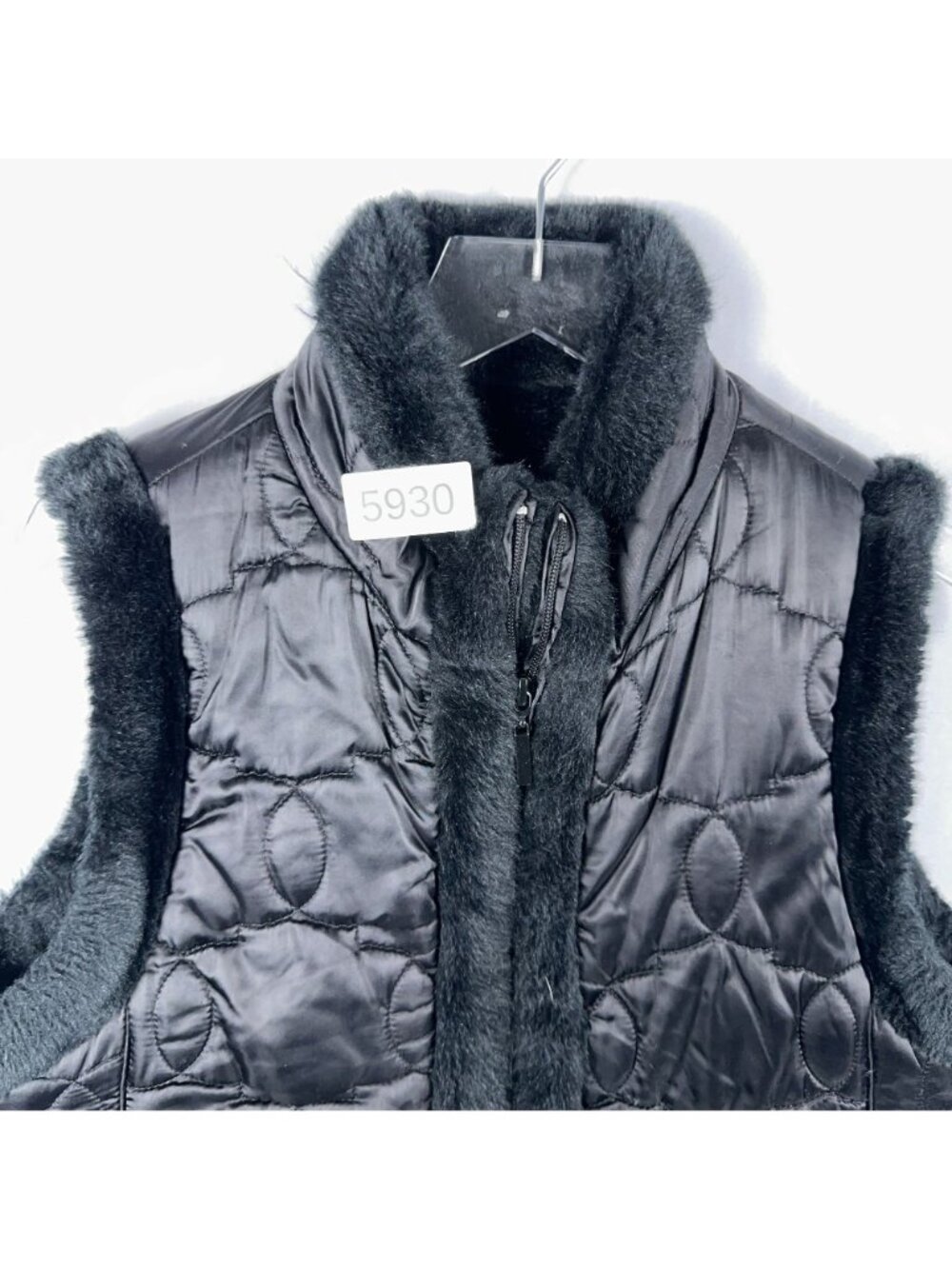 New York & Company Reversible Quilted Faux Fur Puffer Vest Size Medium Black - Picture 9 of 9